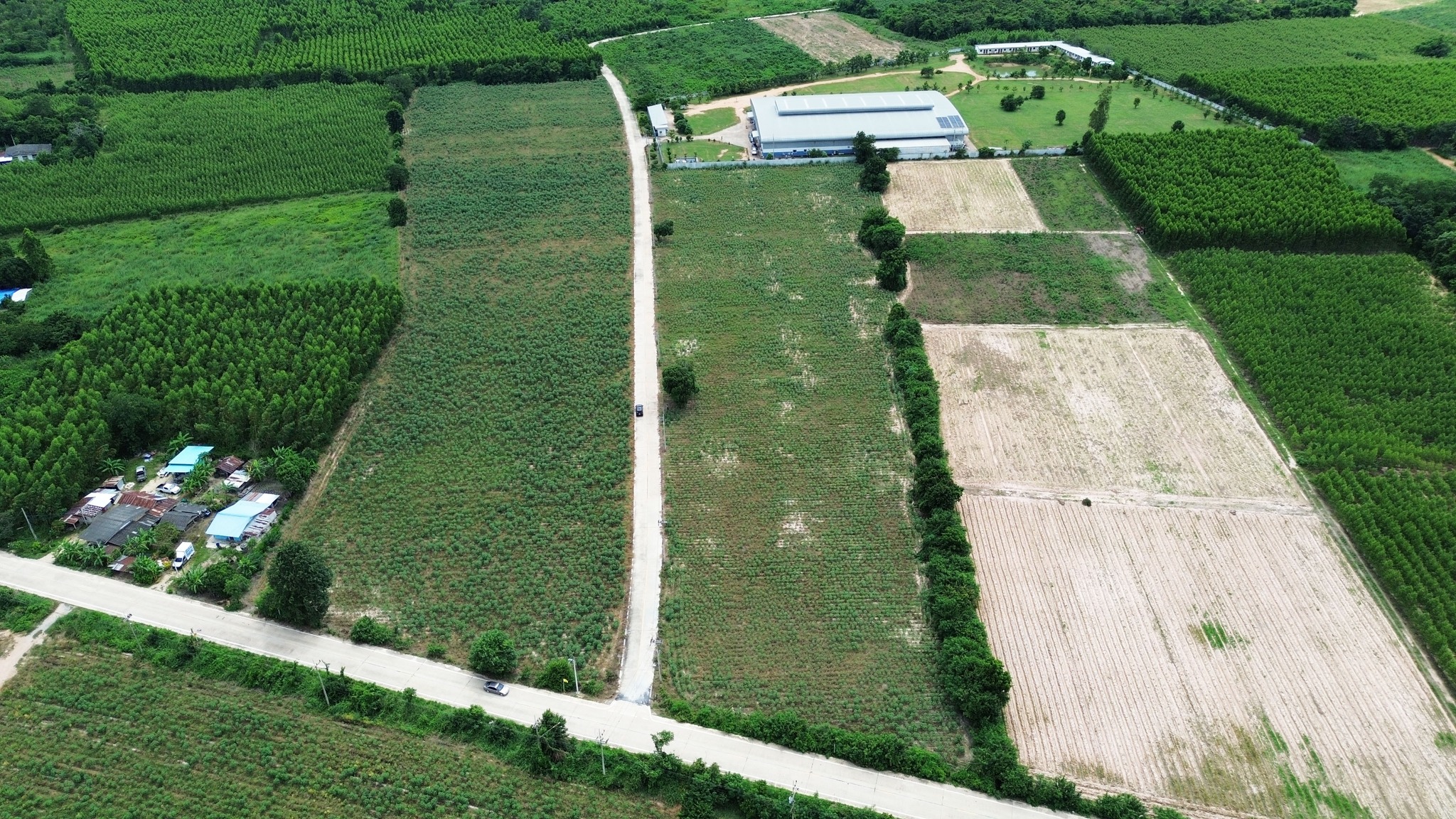 📢 ขายที่ดินเขต EEC หน้ากว้าง เข้า-ออกได้หลายทาง - Image 1